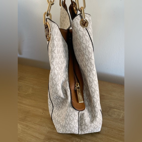 MK Purse - Picture 6 of 14